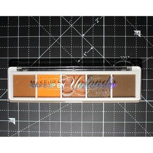 Eyeshadow Palette - Brown and Gold
Shades